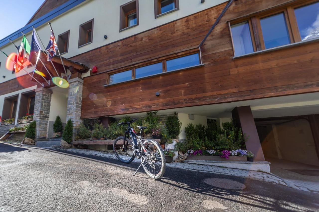 Hotel Petit Palais Breuil-Cervinia Esterno foto