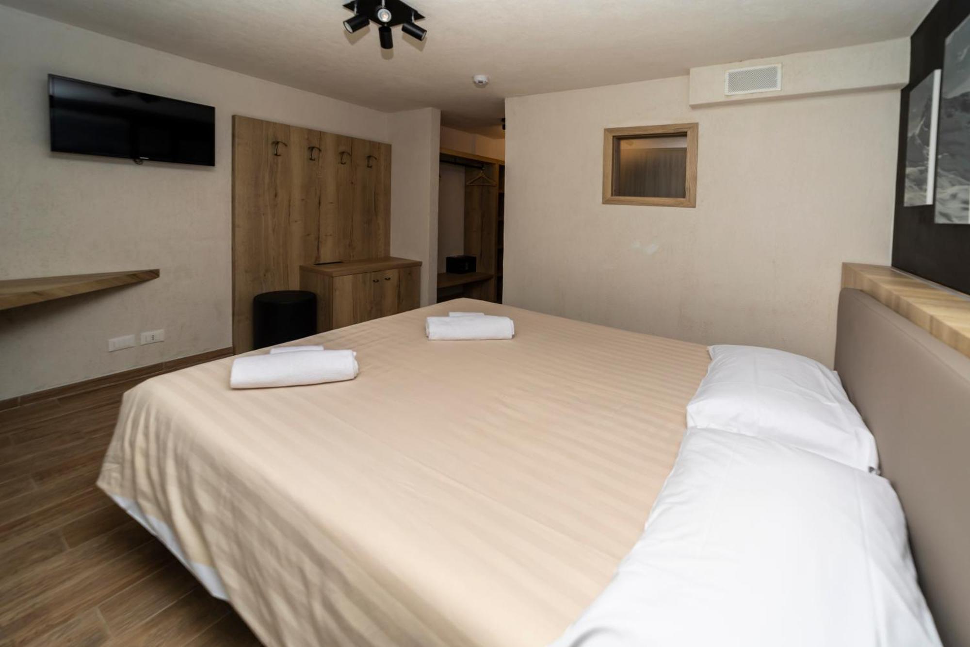 Hotel Petit Palais Breuil-Cervinia Esterno foto